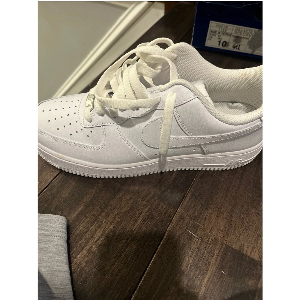 Classic White Men's Sneakers - Picture 2 of 7
